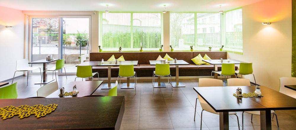Hotel Mainstation Francfort-sur-le-Main Extérieur photo